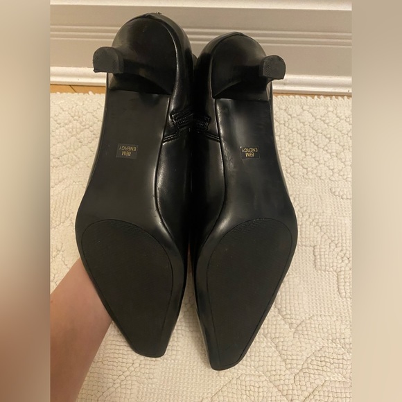 •SOLD• Black Leather Pointed Toe Heeled Booties - Picture 6 of 11